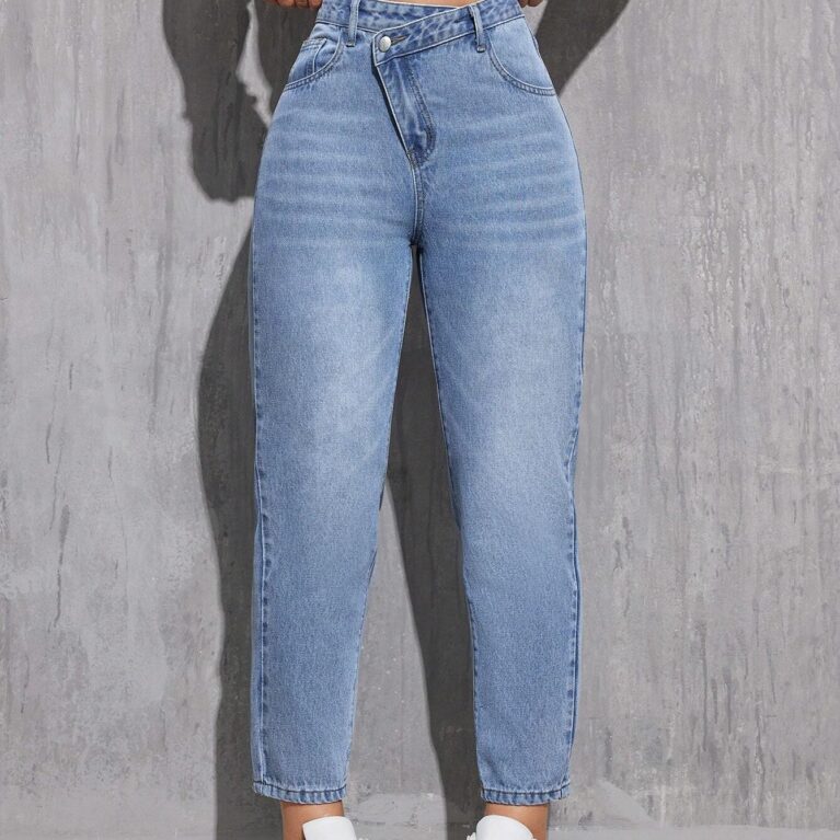 Jeans Con Bolsillos Y Diseño De Cintura Escalonada