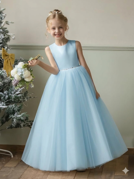 Vestido largo de niña con brillo en falda y lazo en espalda