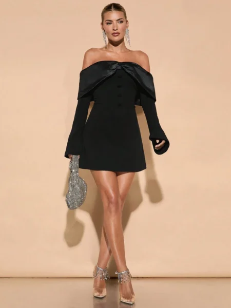 Vestido de coctel hombros descubiertos manga larga