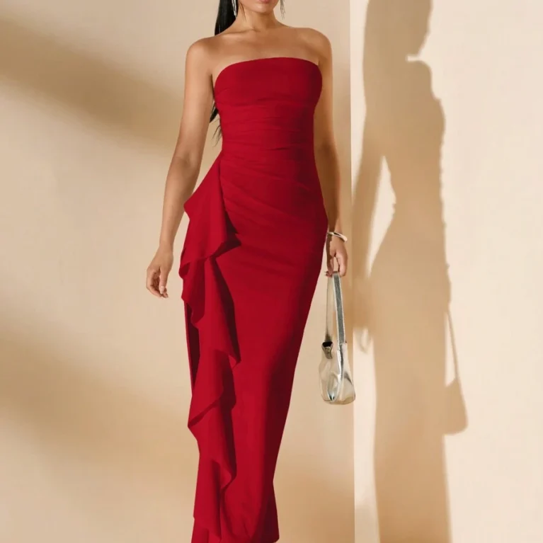 Vestido elegante sin mangas con abertura lateral con volantes ajustado