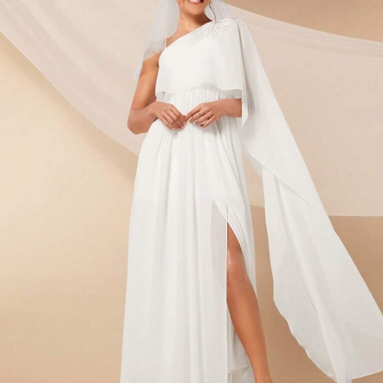 Vestido de novia con lentejuelas en hombro abertura en muslo