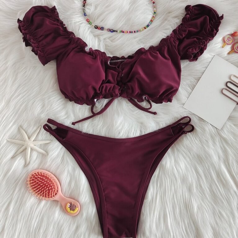Traje de baño de 2 piezas de hombros descubiertos fruncido