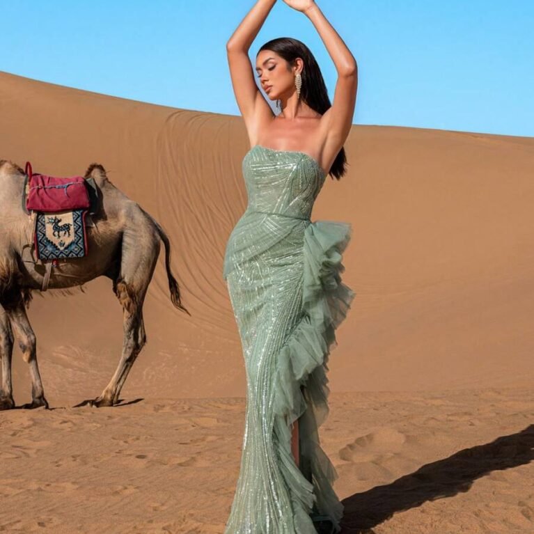 Vestido estilo sirena con vuelos y abertura lateral espalda cruzada