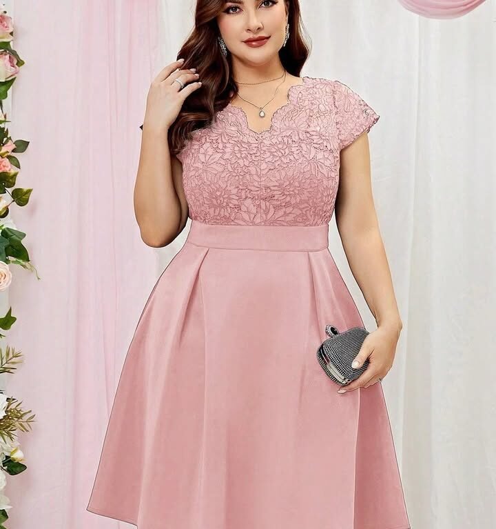 Vestido midi elegante con encaje talla plus