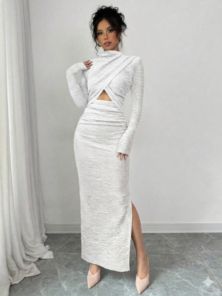 Vestido elegante manga larga de cuello alto abierto en abdomen