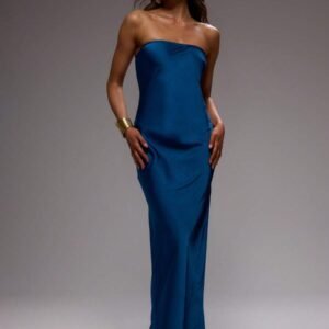 Vestido largo ajustado de satén sin tirantes liso