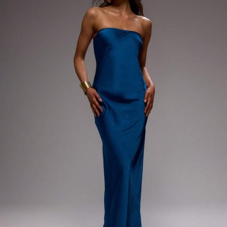 Vestido largo ajustado de satén sin tirantes liso