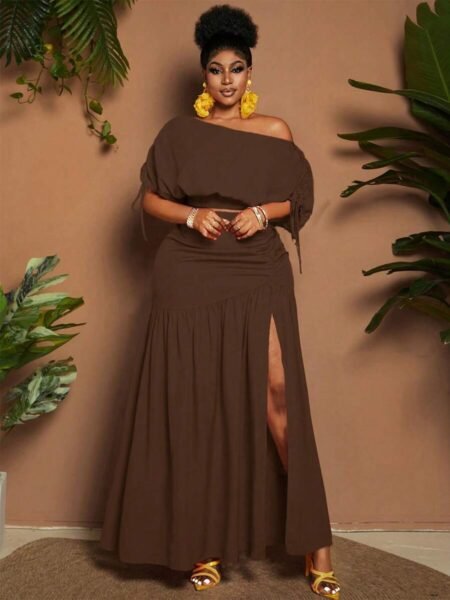 Conjunto de top asimétrico y falda con abertura lateral