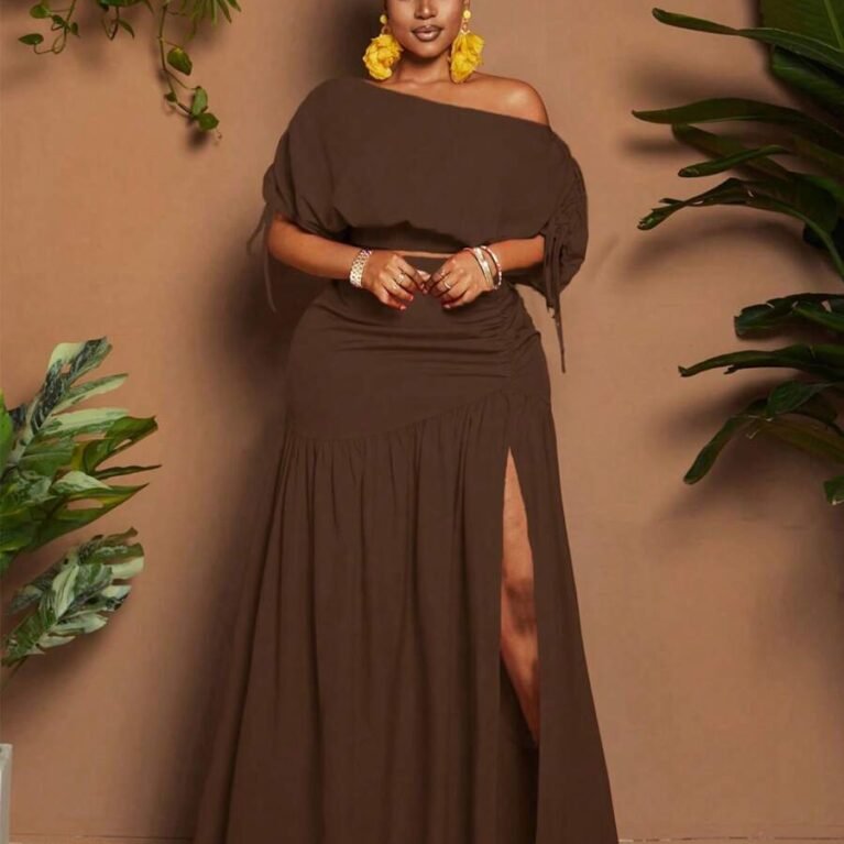 Conjunto de top asimétrico y falda con abertura lateral