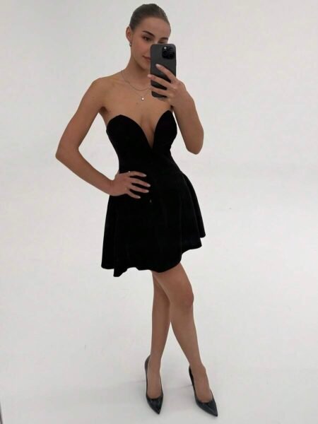 Vestido corto escote V sin mangas
