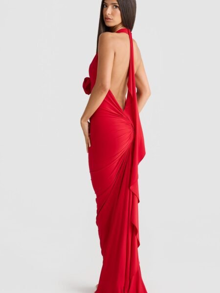 Vestido ajustado escote V espalda baja con broche de flor