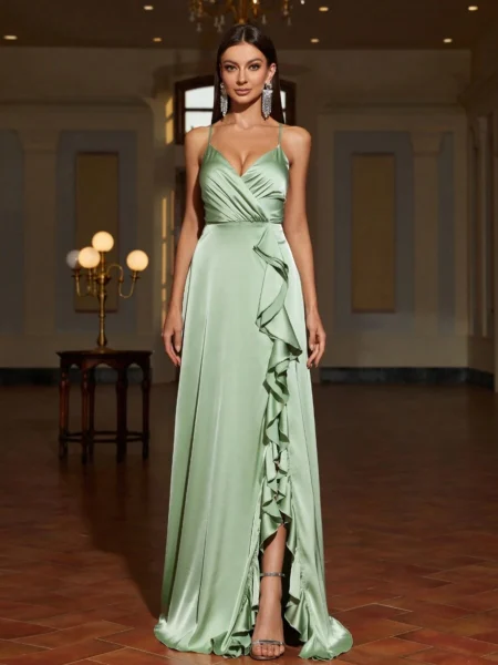 Vestido elegante de satin escote V con vuelos y abertura en mulo
