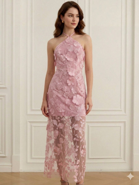 Vestido elegante con detalle floral y espalda descubierta