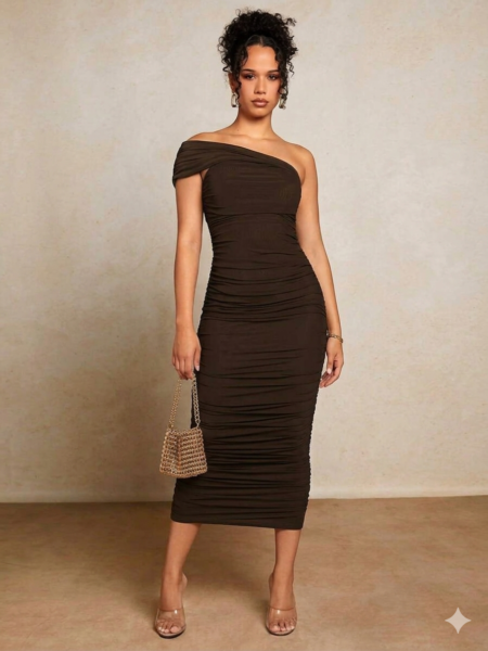 Vestido ajustado fruncido de hombros descubiertos