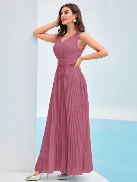 Vestido largo elegante con escote V y falda plisada