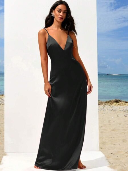Vestido elegante de saten escote V y abertura lateral