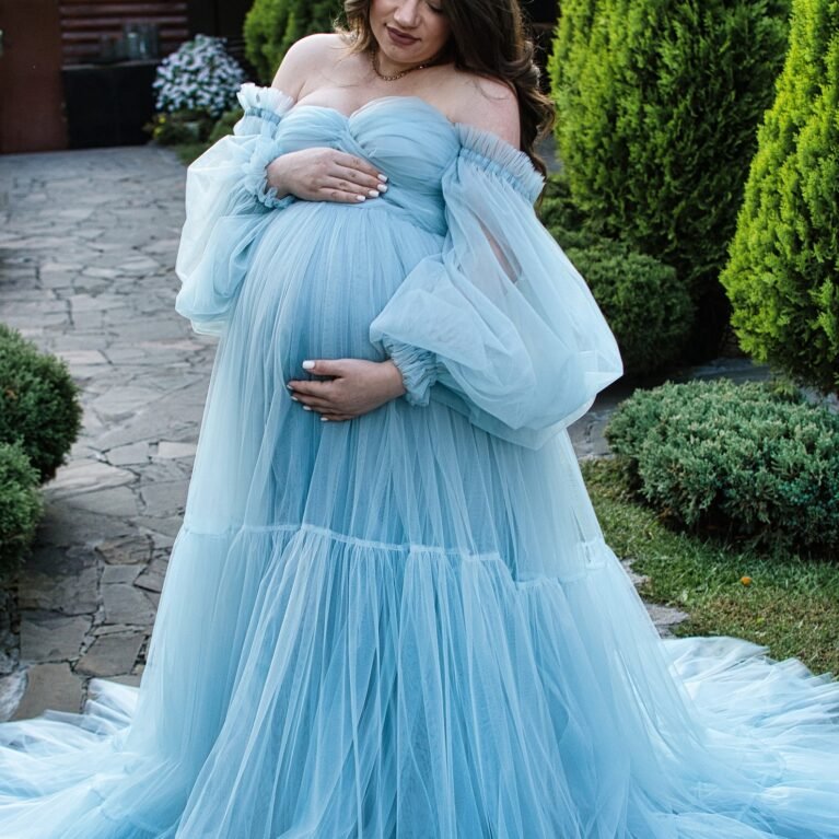 Vestido maternal de tul hombros caídos para sesión de fotos