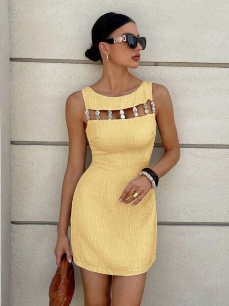 Vestido corto linea A sin mangas con cuentas