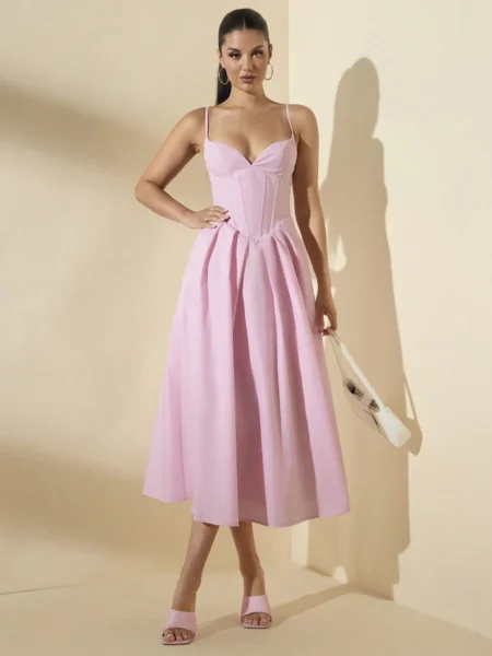 Vestido elegante de tirantes finos corte princesa