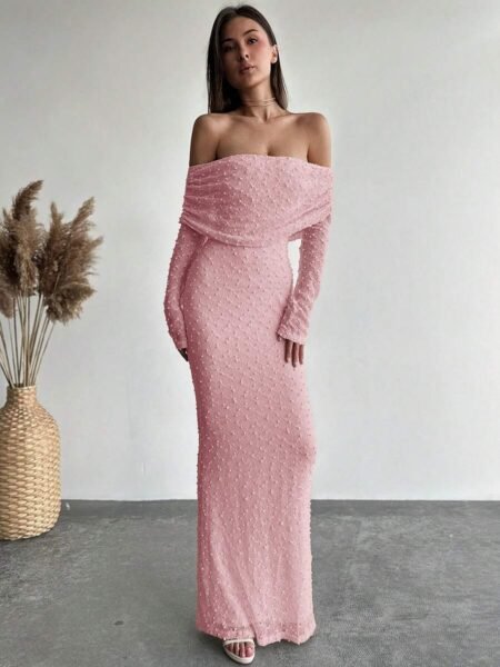 Vestido largo ajustado hombros descubiertos manga larga