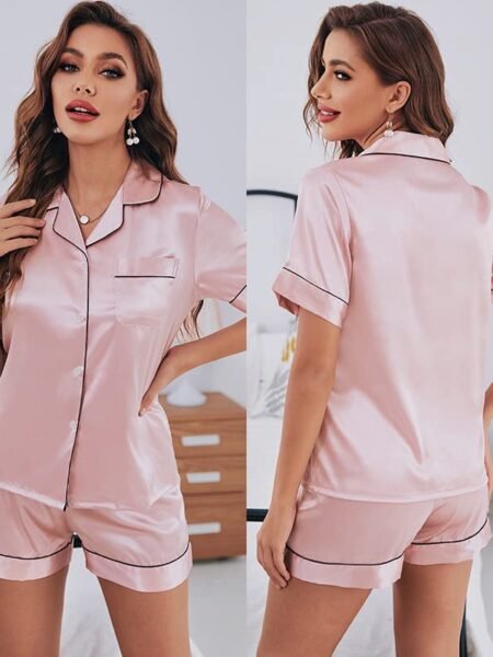 Pijama de satén de short y camisa de botones