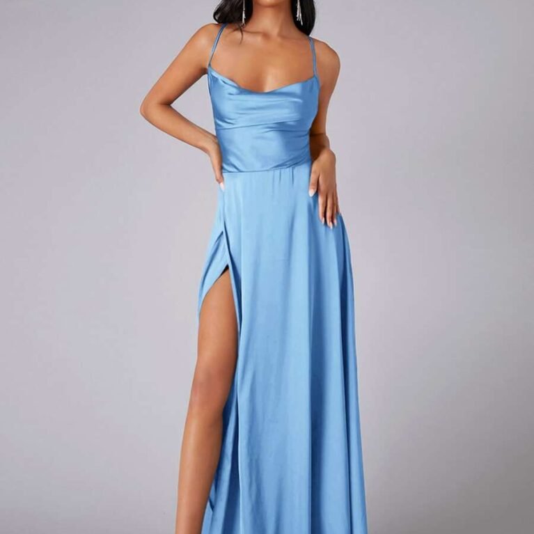 Vestido de satén con abertura en muslo y espalda cruzada