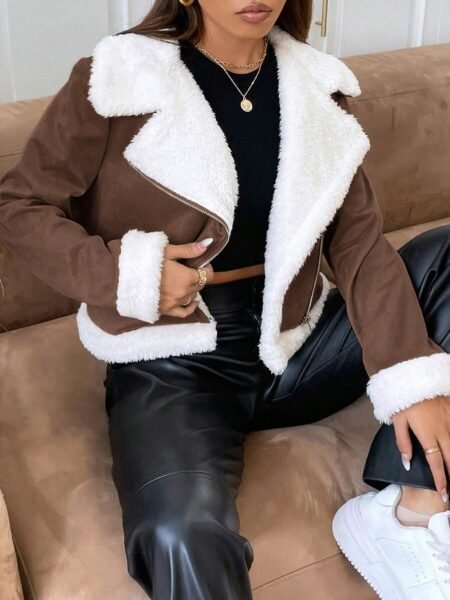 Chaqueta con forro de peluche en la parte delantera