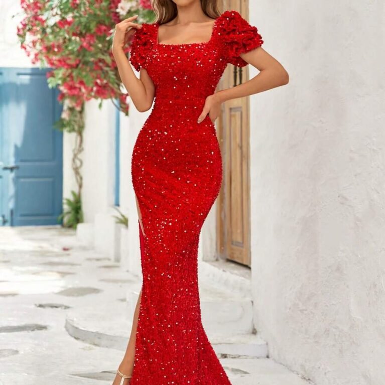 Vestido de lentejuelas manga fruncida y abertura lateral
