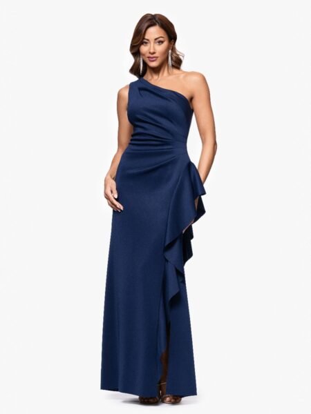 Vestido largo ajustado con vuelos y abertura lateral