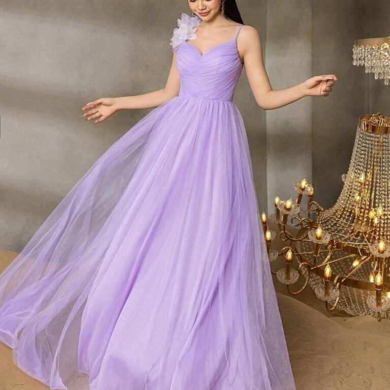 Vestido formal de tul con volantes de falda amplia