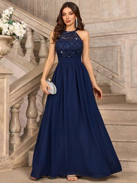Vestido cuello alto con lentejuelas en pecho espalda abierta