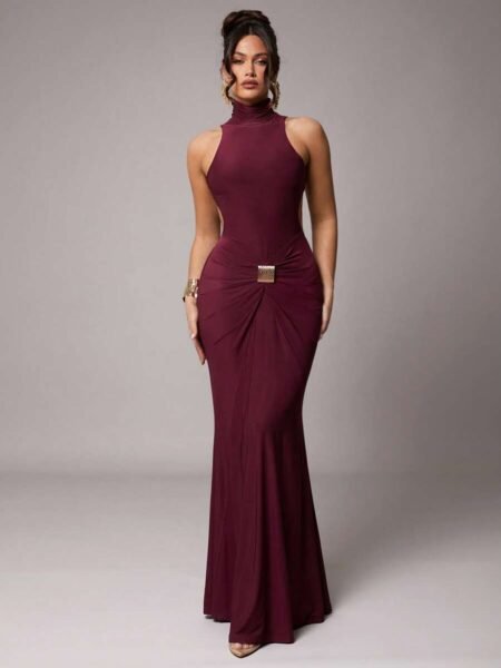 Vestido ajustado estilo sirena espalda abierta cuello alto