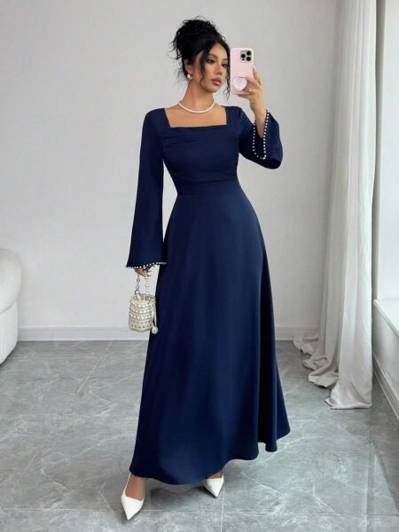 Vestido de manga larga ancha con detalle de perlas con escote cuadrado