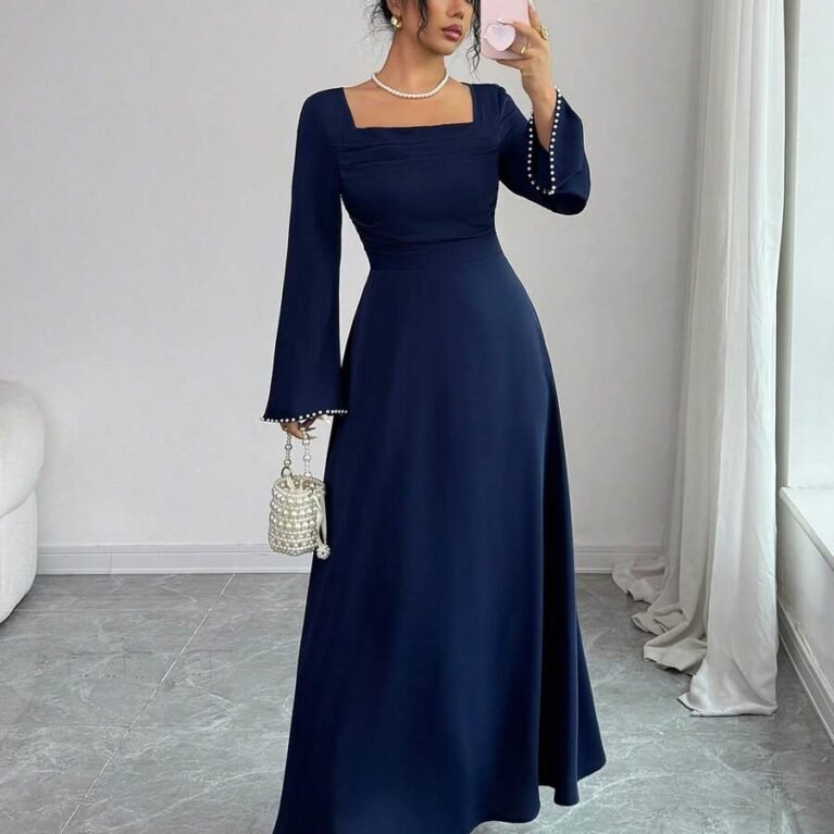 Vestido de manga larga ancha con detalle de perlas con escote cuadrado
