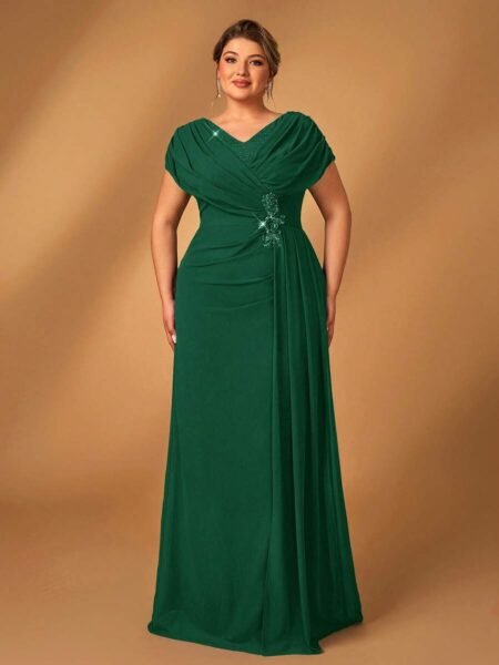 Vestido largo drapeado con apliques y brillo con volante al lado