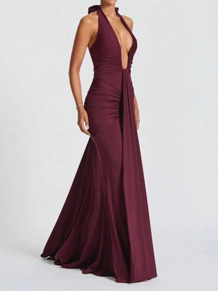 Vestido estilo sirena escote profundo con fruncido en cintura
