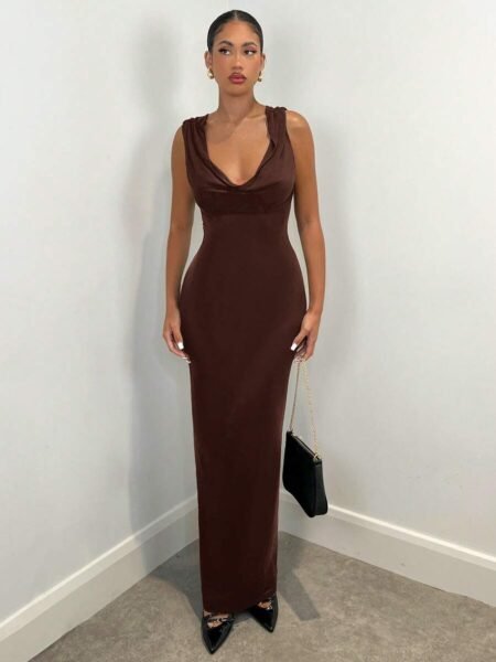 Vestido ajustado de escote profundo drapeado y espalda en V