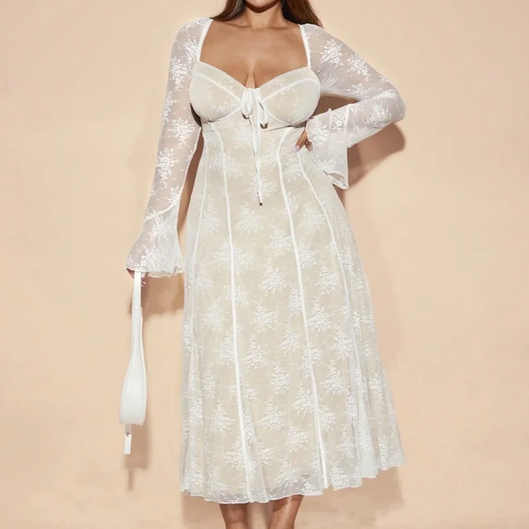 Vestido largo de encaje con manga larga y escote de corazón