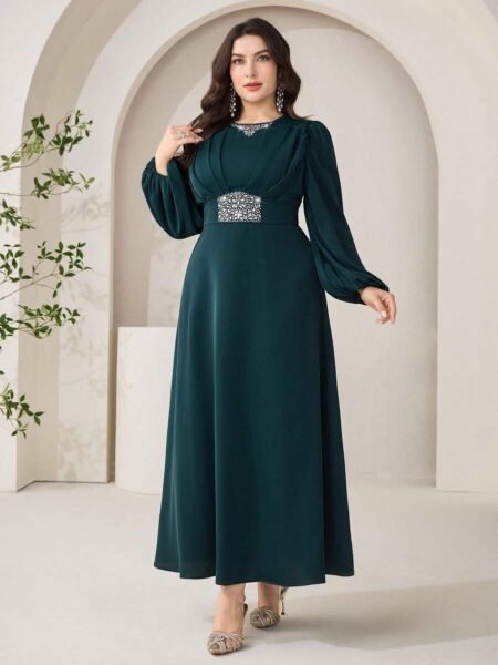 Vestido de saten manga larga Linea A cuello redondo con pedrería