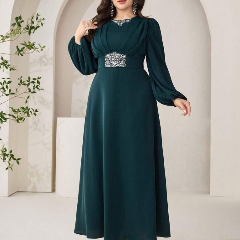 Vestido de saten manga larga Linea A cuello redondo con pedrería
