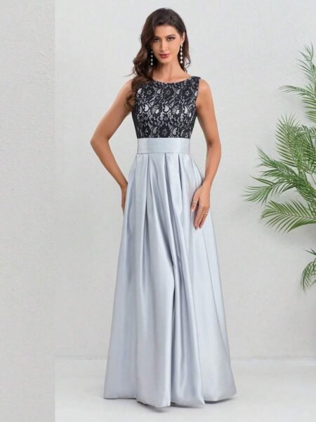 Vestido linea A de encaje y satén de cierre de corsé