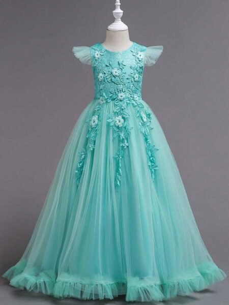 Vestido largo estilo princesa de tul con apliques y lazo en espalda