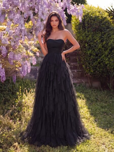 Vestido strappless drapeado con falda con vuelos de tul