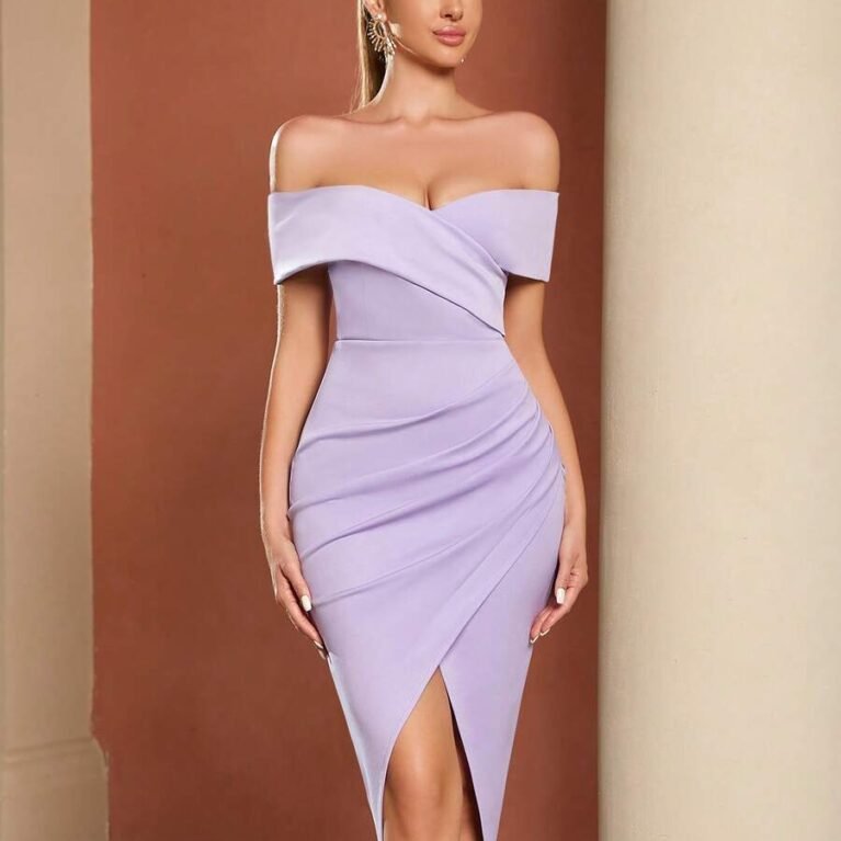 Vestido ajustado de hombros descubiertos con abertura alta y cintura ceñida