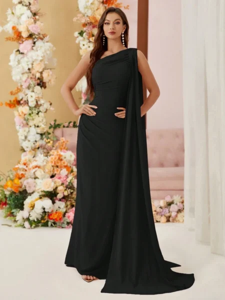 Vestido estilo sirena ajustado de un hombro con volante y cintura fruncida
