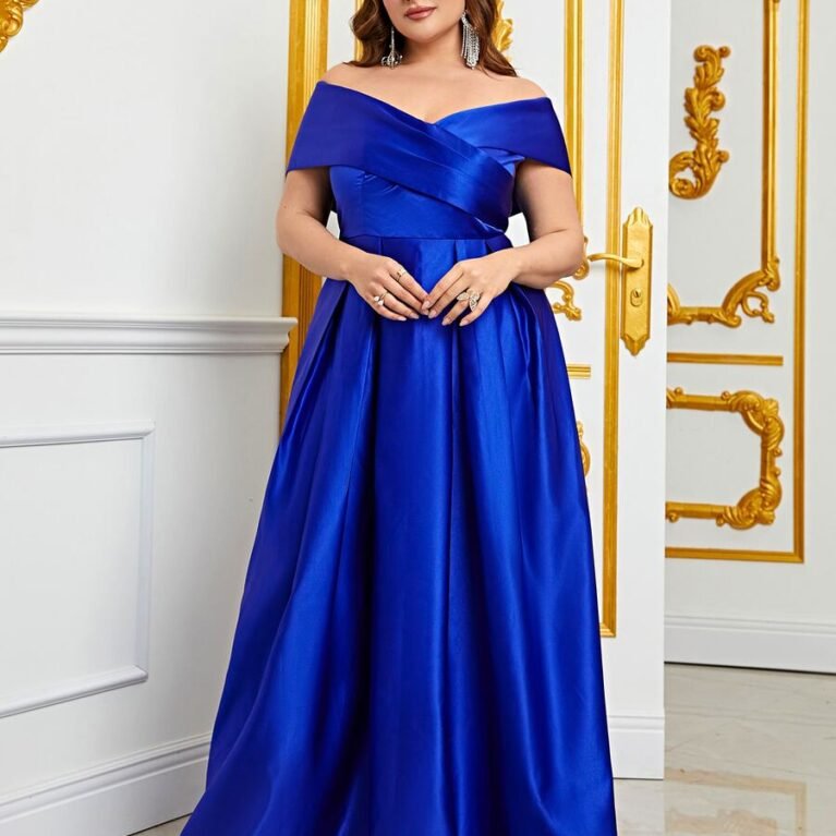 Vestido de satén hombros descubiertos Linea A escote de corazón