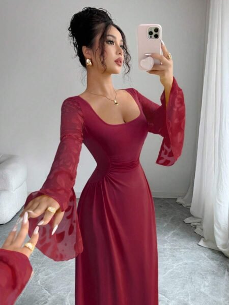 Vestido de manga larga con cuello cuadrado y cintura fruncida