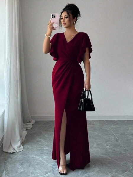 Vestido de manga con vuelos linea A con abertura cruzada y escote V