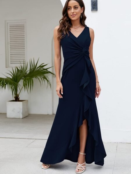 Vestido con escote V sin mangas con cintura fruncida y abertura con vuelos