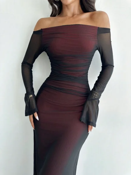 Vestido ajustado fruncido de manga larga y hombros descubiertos